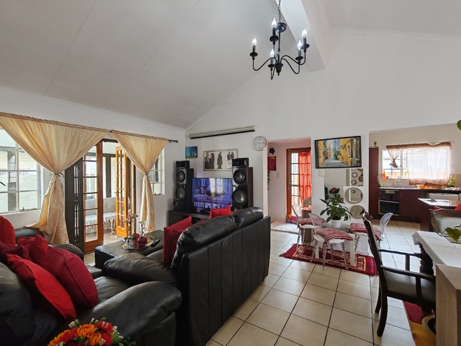 To Let 3 Bedroom Property for Rent in Crescent Wood Country Estate Gauteng