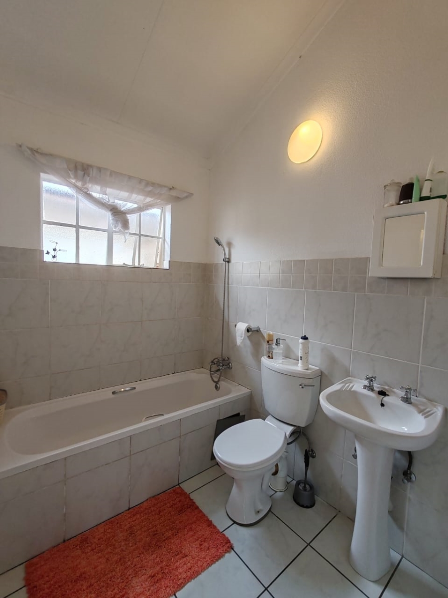 To Let 3 Bedroom Property for Rent in Crescent Wood Country Estate Gauteng