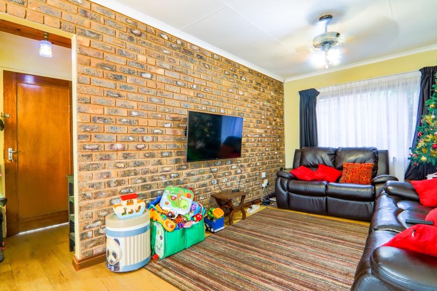 3 Bedroom Property for Sale in Waverley Gauteng