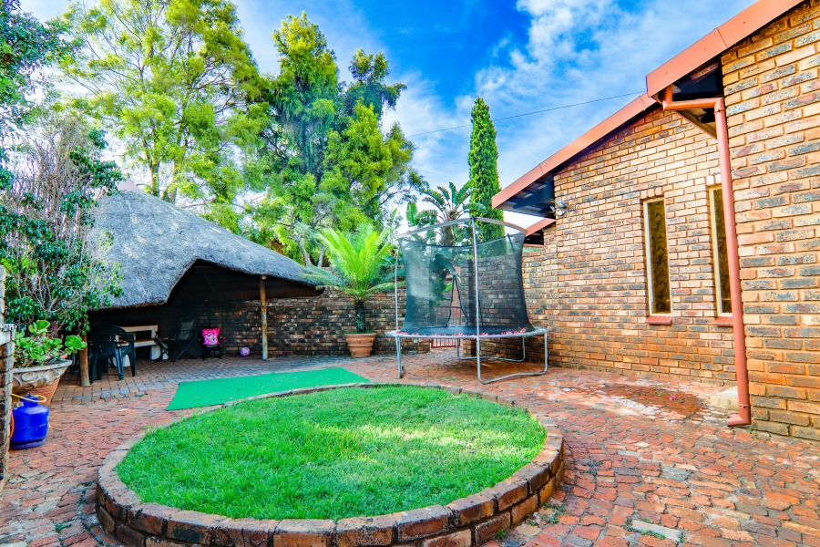 3 Bedroom Property for Sale in Waverley Gauteng