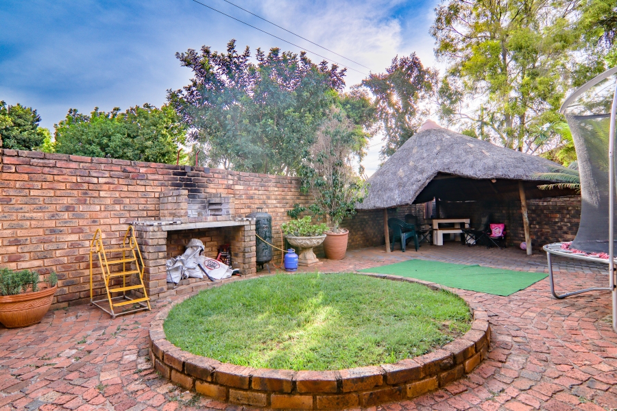 3 Bedroom Property for Sale in Waverley Gauteng