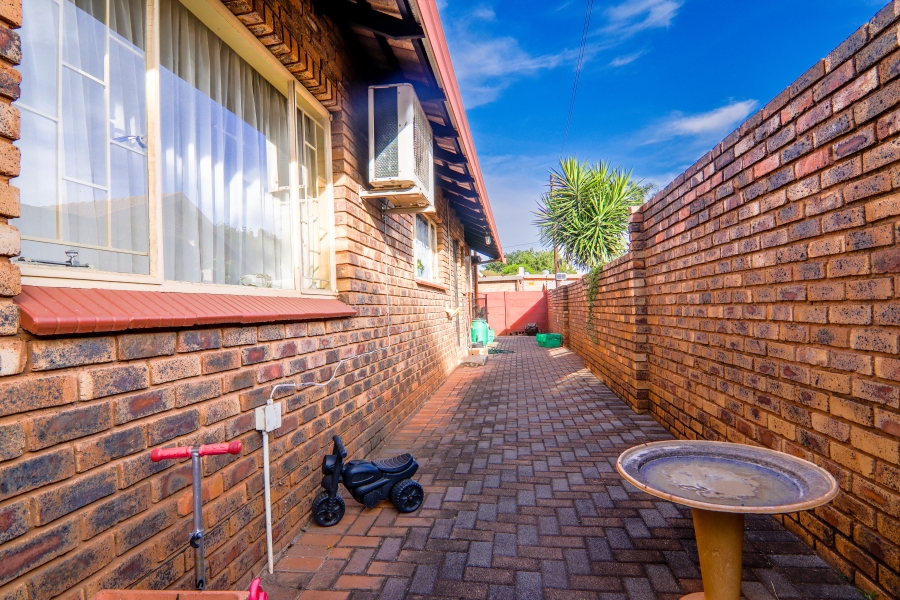 3 Bedroom Property for Sale in Waverley Gauteng