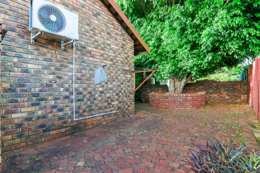 3 Bedroom Property for Sale in Waverley Gauteng