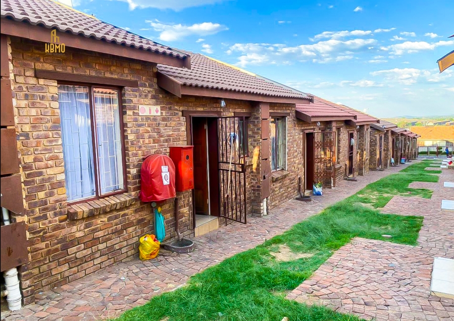 2 Bedroom Property for Sale in Olievenhoutbosch Gauteng