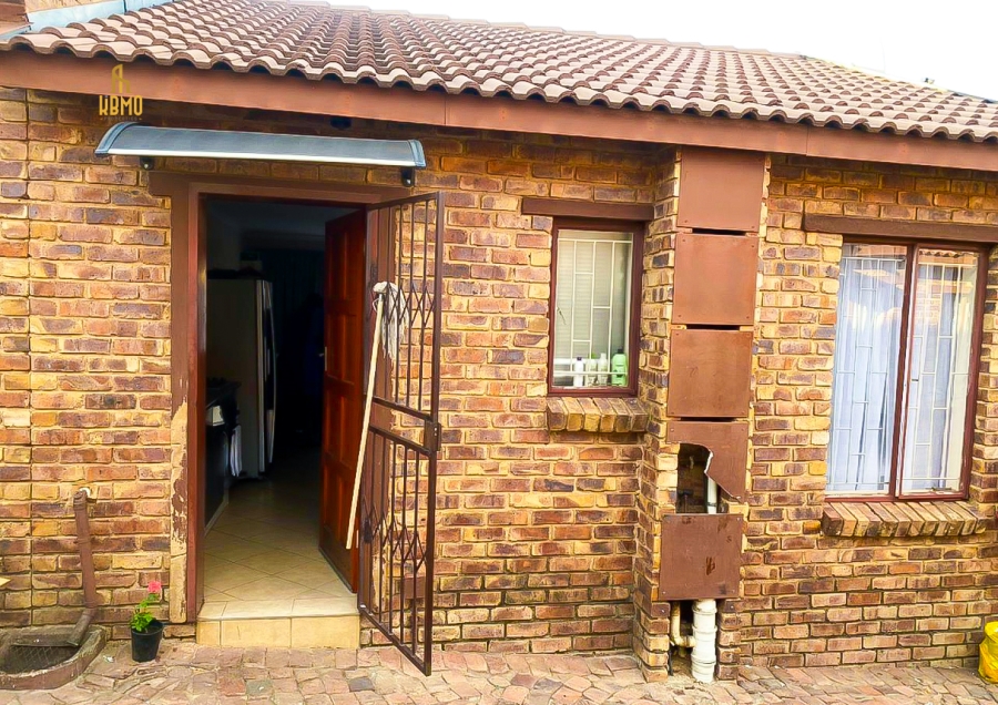 2 Bedroom Property for Sale in Olievenhoutbosch Gauteng