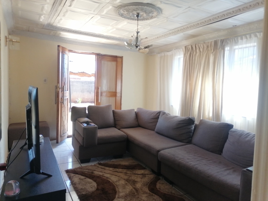 2 Bedroom Property for Sale in Nguni Section Gauteng