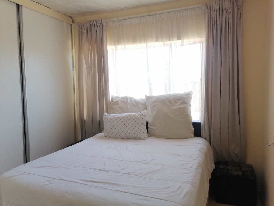 2 Bedroom Property for Sale in Nguni Section Gauteng