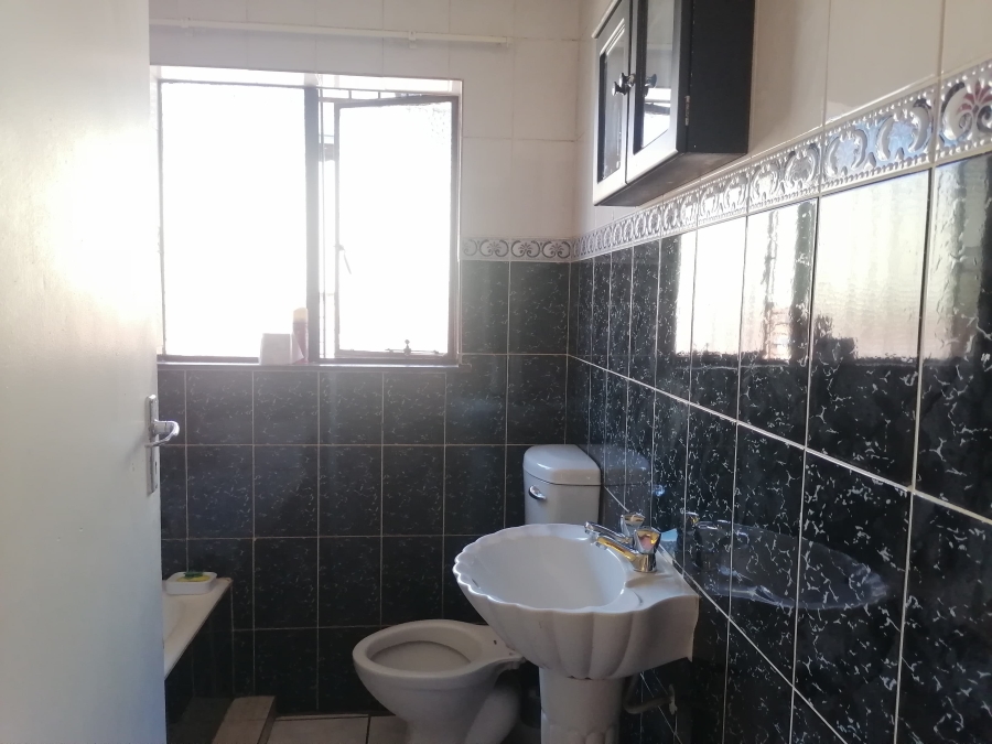 2 Bedroom Property for Sale in Nguni Section Gauteng