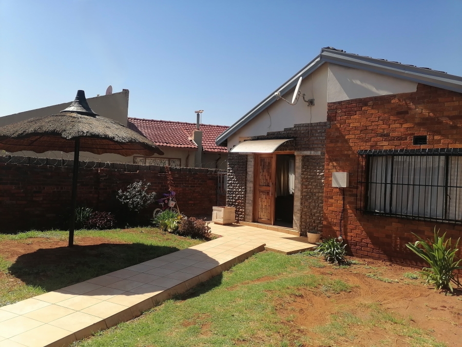 2 Bedroom Property for Sale in Nguni Section Gauteng