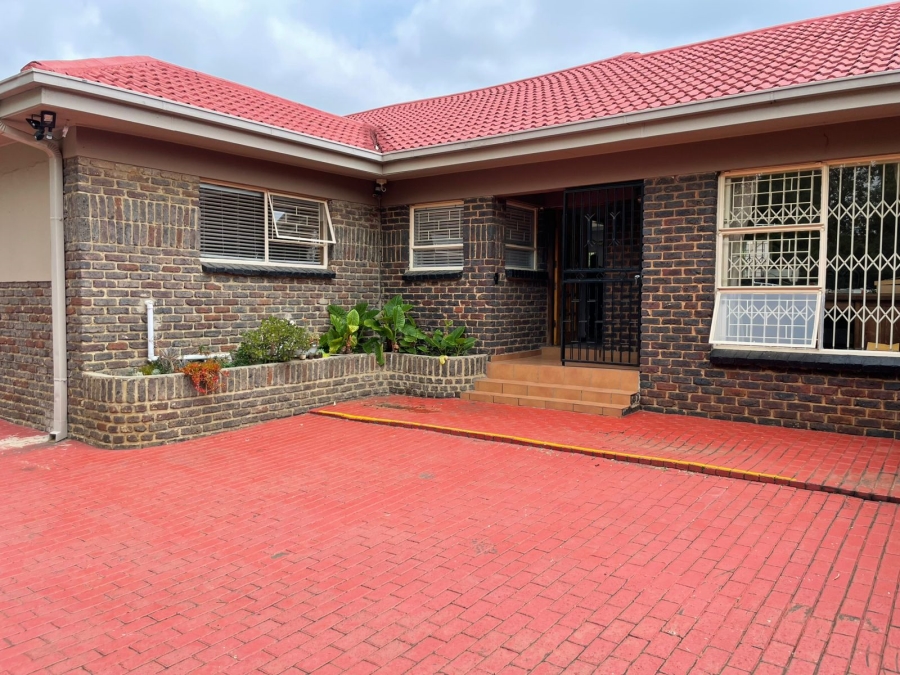 To Let 4 Bedroom Property for Rent in Three Rivers East Gauteng