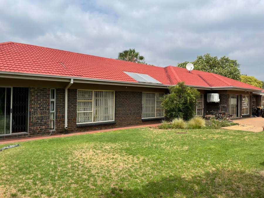 To Let 4 Bedroom Property for Rent in Three Rivers East Gauteng