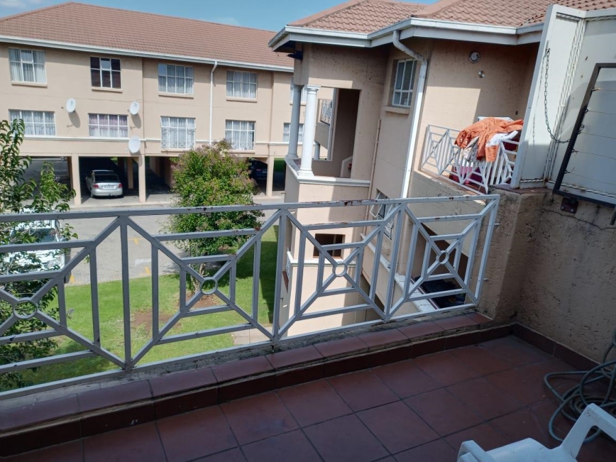 2 Bedroom Property for Sale in Three Rivers Proper Gauteng