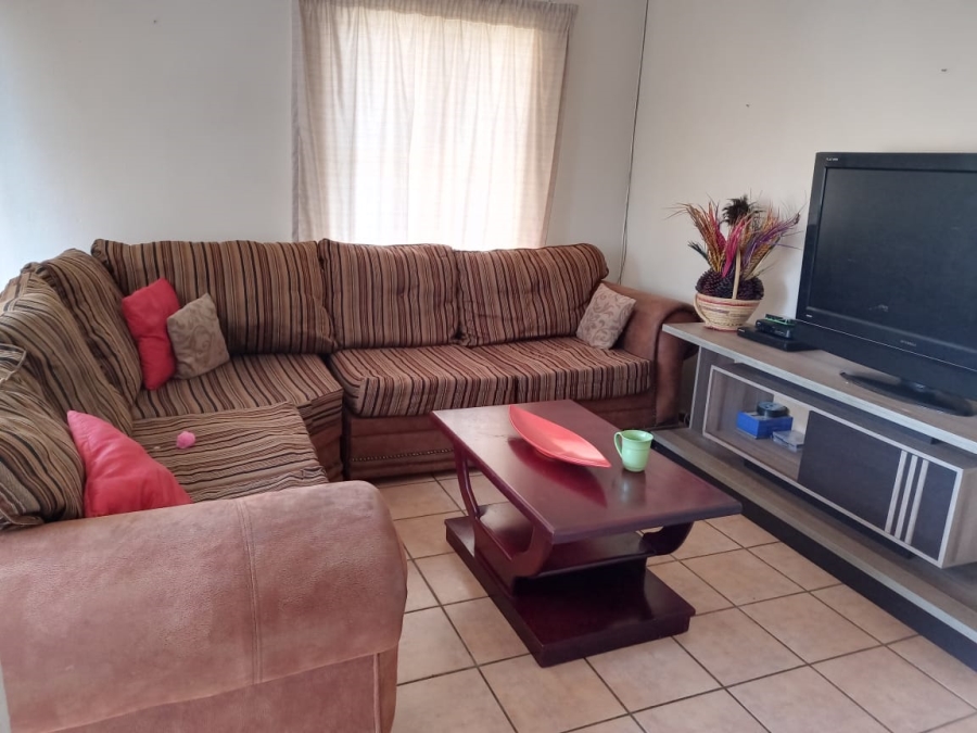 2 Bedroom Property for Sale in Three Rivers Proper Gauteng