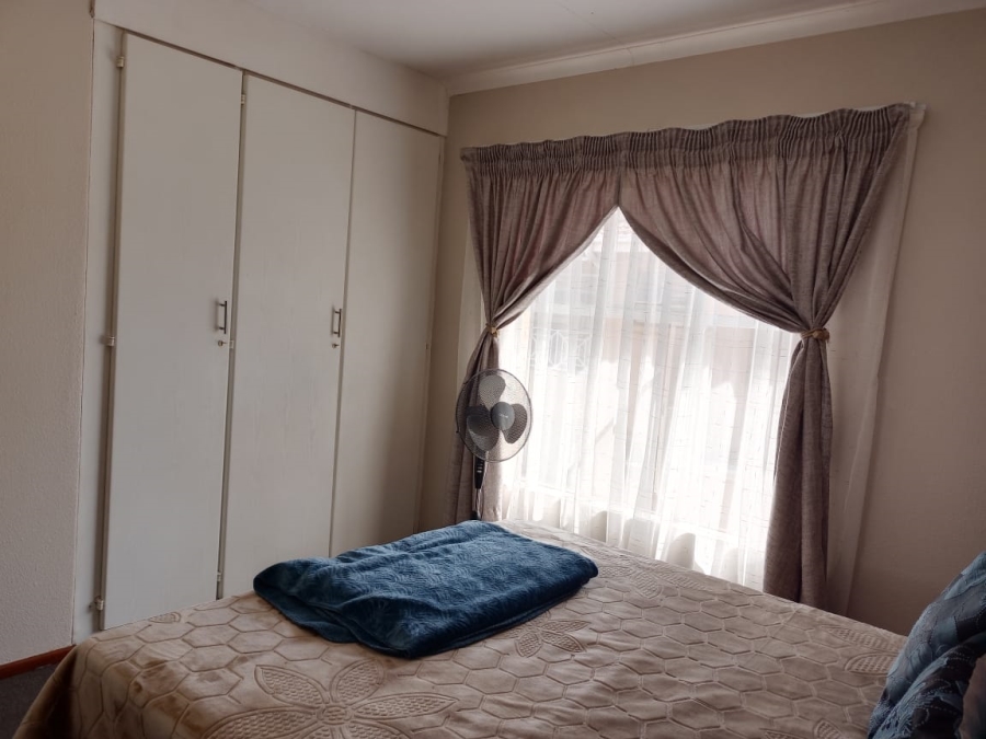 2 Bedroom Property for Sale in Three Rivers Proper Gauteng