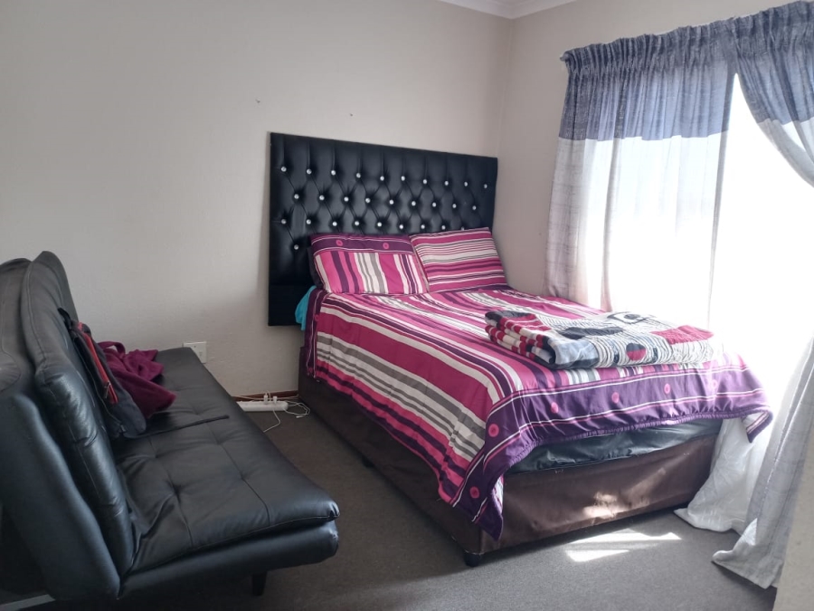 2 Bedroom Property for Sale in Three Rivers Proper Gauteng