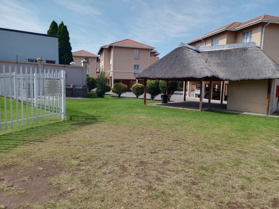 2 Bedroom Property for Sale in Three Rivers Proper Gauteng