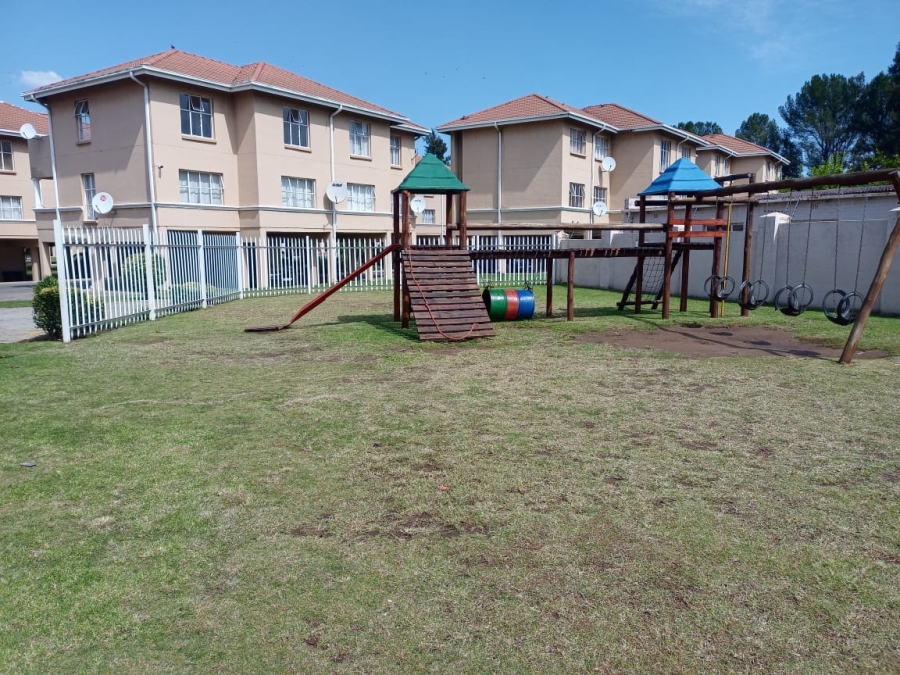 2 Bedroom Property for Sale in Three Rivers Proper Gauteng