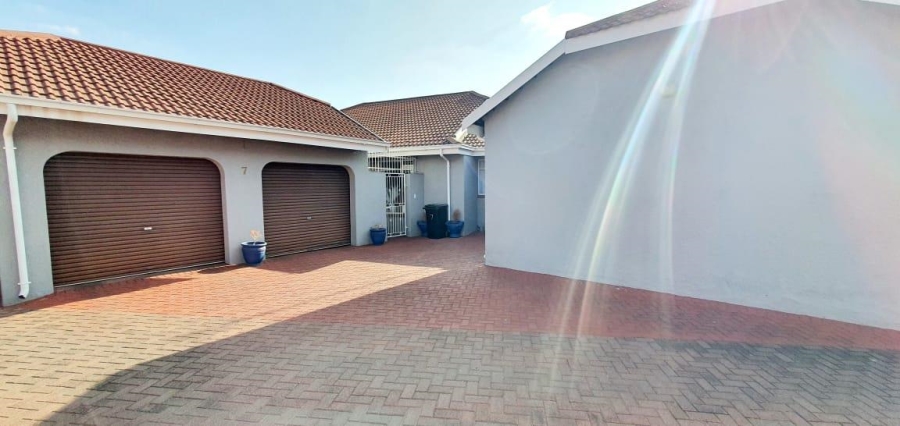 3 Bedroom Property for Sale in Three Rivers Proper Gauteng