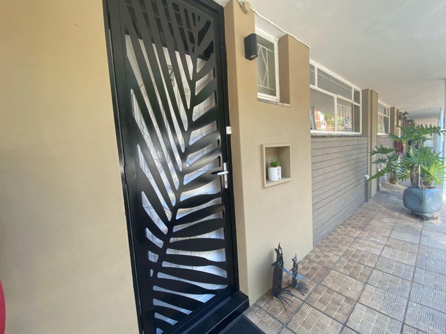 2 Bedroom Property for Sale in Three Rivers Proper Gauteng