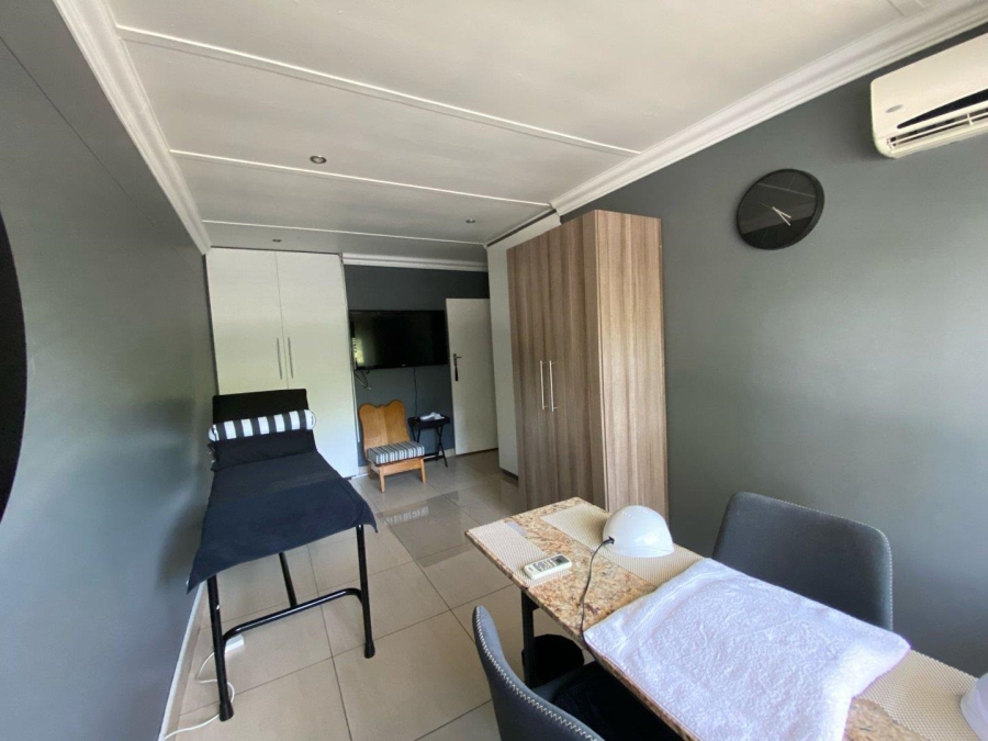 2 Bedroom Property for Sale in Three Rivers Proper Gauteng