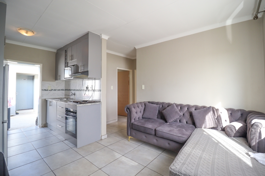 To Let 2 Bedroom Property for Rent in Fleurhof Gauteng