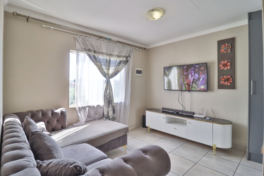 To Let 2 Bedroom Property for Rent in Fleurhof Gauteng