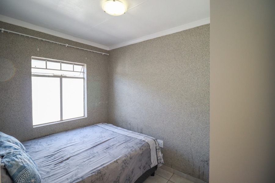 To Let 2 Bedroom Property for Rent in Fleurhof Gauteng