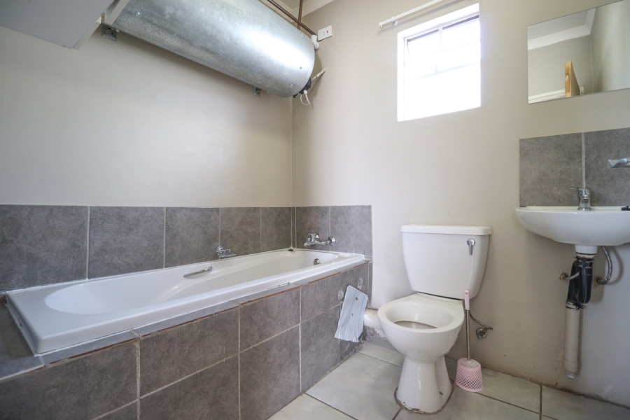 To Let 2 Bedroom Property for Rent in Fleurhof Gauteng