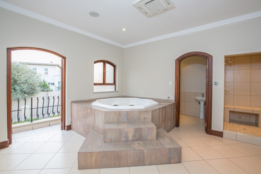 5 Bedroom Property for Sale in Fourways Gardens Gauteng