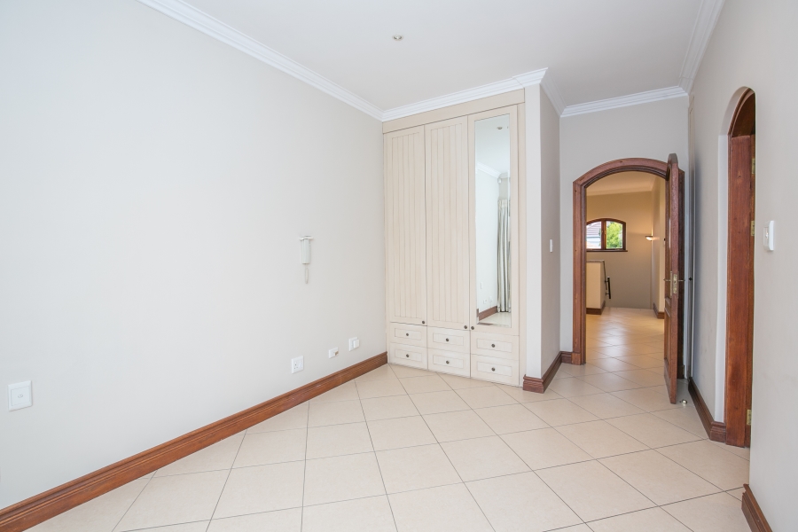 5 Bedroom Property for Sale in Fourways Gardens Gauteng