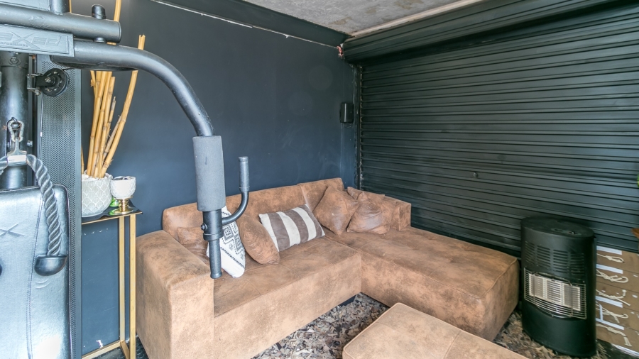 To Let 3 Bedroom Property for Rent in Bromhof Gauteng