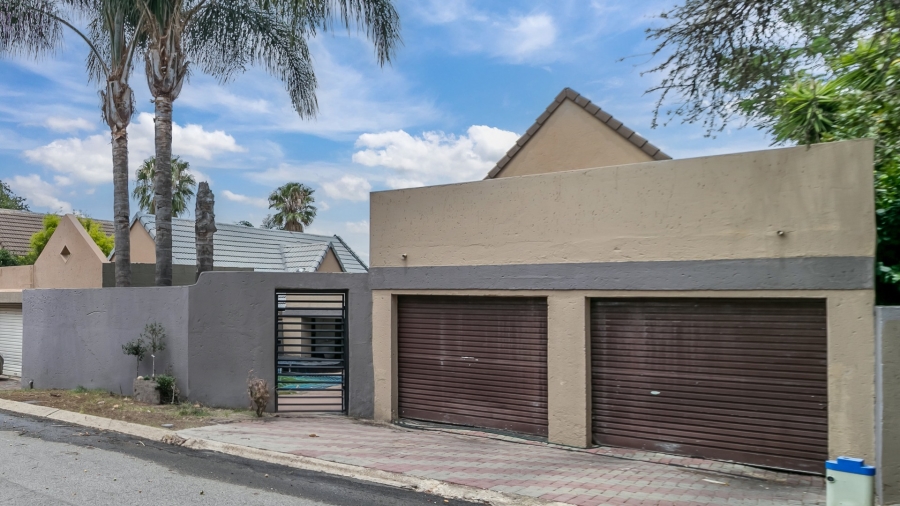 To Let 3 Bedroom Property for Rent in Bromhof Gauteng