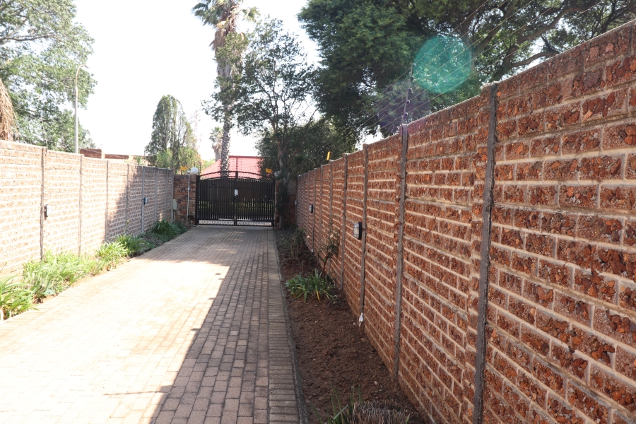 To Let 4 Bedroom Property for Rent in Edleen Gauteng