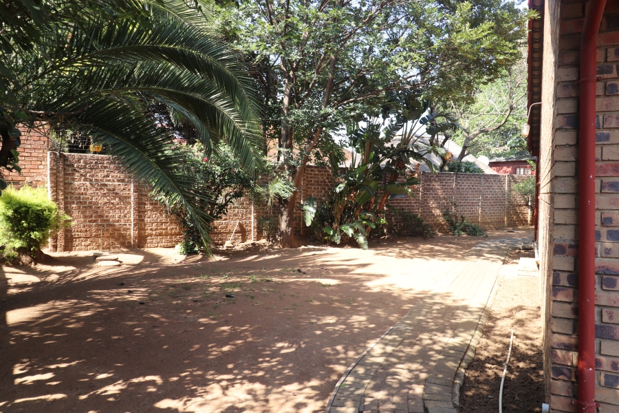 To Let 4 Bedroom Property for Rent in Edleen Gauteng