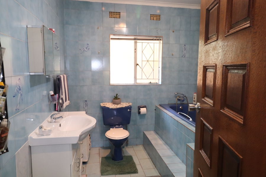 To Let 4 Bedroom Property for Rent in Edleen Gauteng