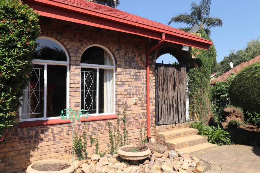 To Let 4 Bedroom Property for Rent in Edleen Gauteng