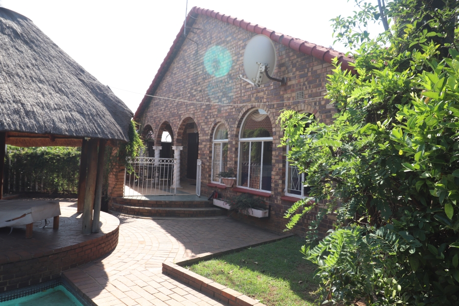 To Let 4 Bedroom Property for Rent in Edleen Gauteng