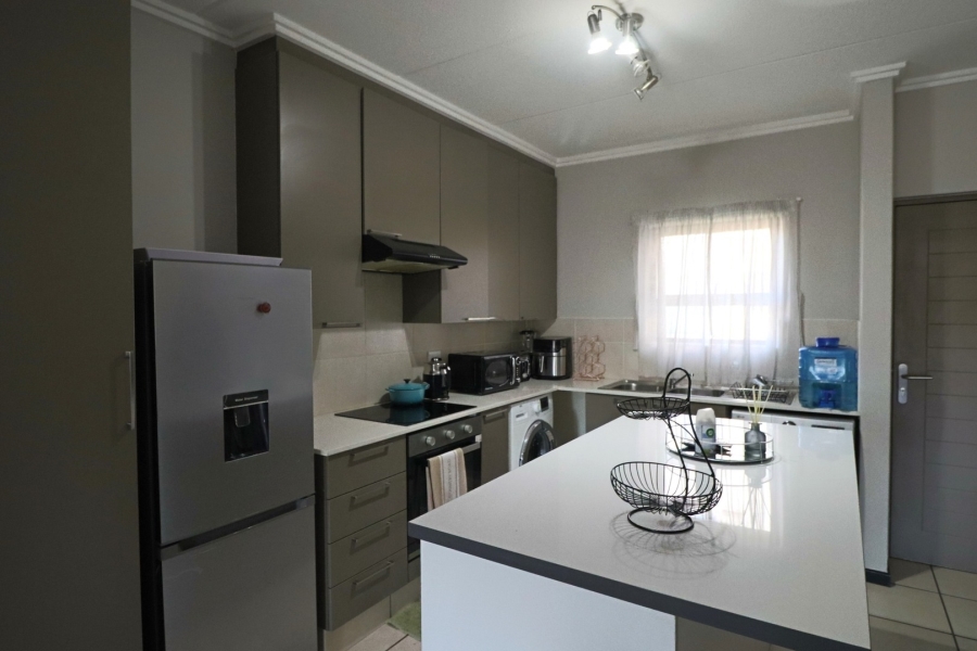 To Let 2 Bedroom Property for Rent in Bryanston Gauteng