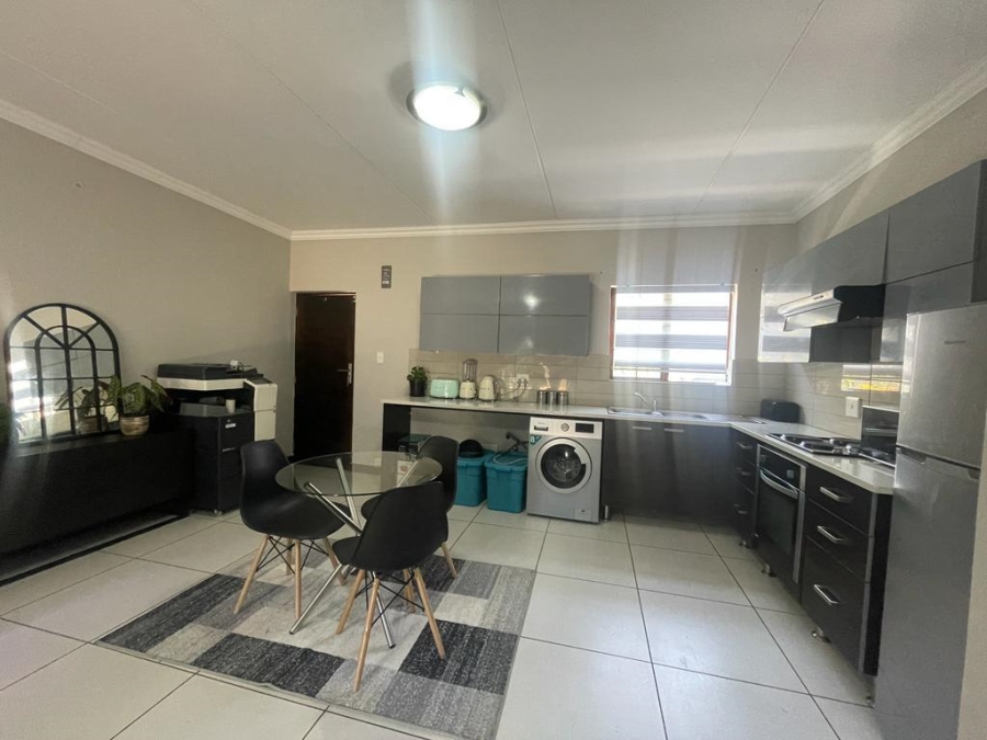 To Let 2 Bedroom Property for Rent in Halfway Gardens Gauteng