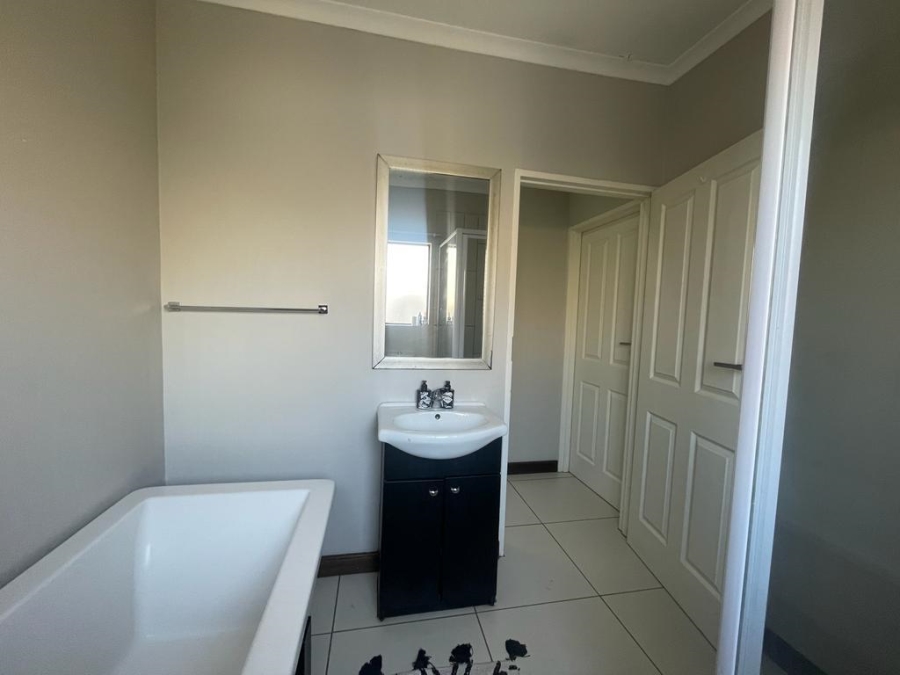 To Let 2 Bedroom Property for Rent in Halfway Gardens Gauteng