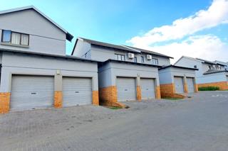 To Let 2 Bedroom Property for Rent in Halfway Gardens Gauteng