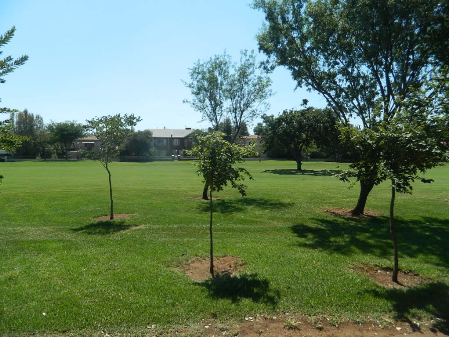 To Let 1 Bedroom Property for Rent in Silver Lakes Golf Estate Gauteng