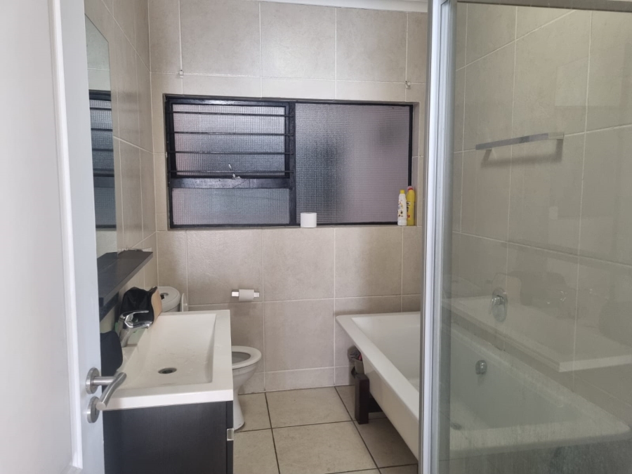 To Let 2 Bedroom Property for Rent in Greenstone Hill Gauteng