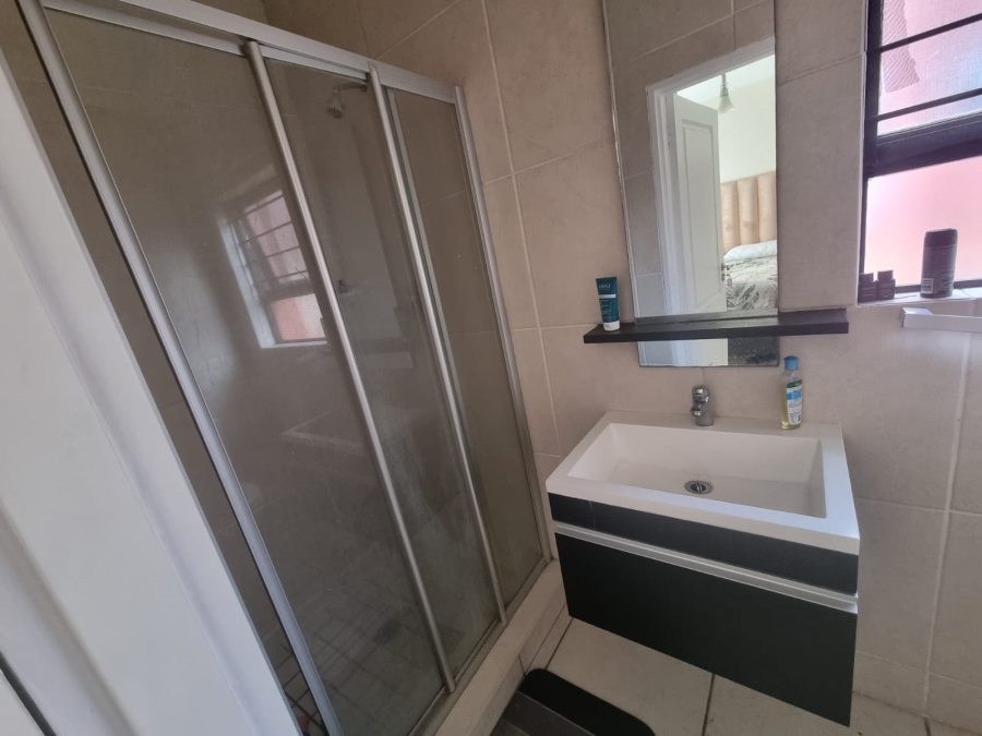 To Let 2 Bedroom Property for Rent in Greenstone Hill Gauteng