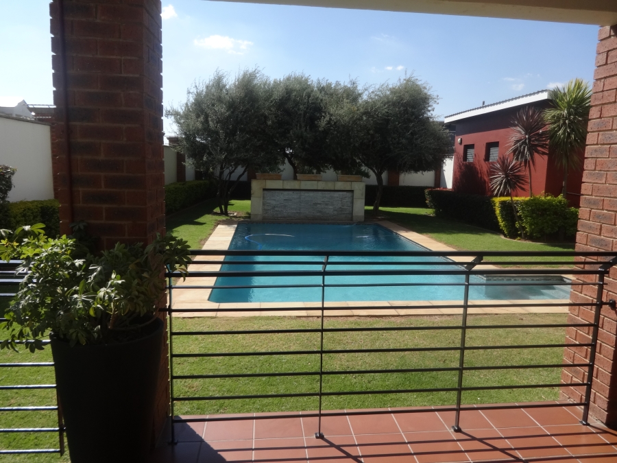 To Let 2 Bedroom Property for Rent in Greenstone Hill Gauteng