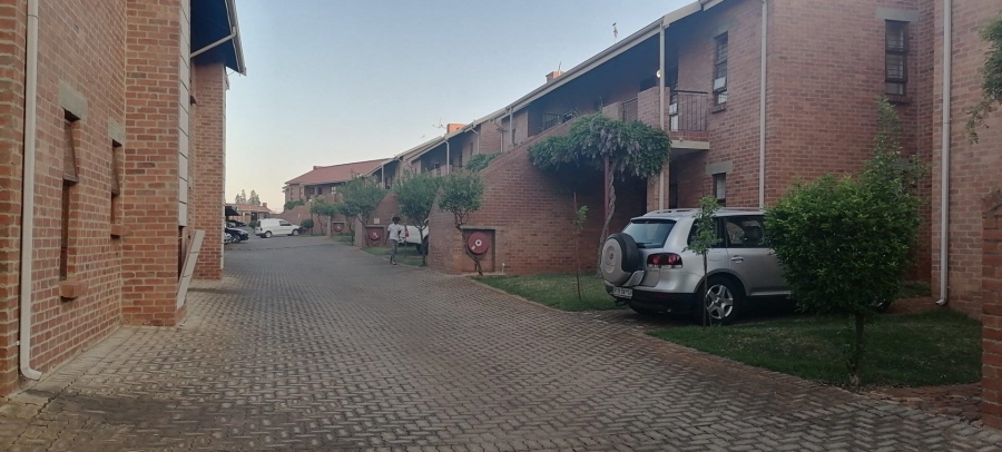 To Let 2 Bedroom Property for Rent in Amorosa Gauteng