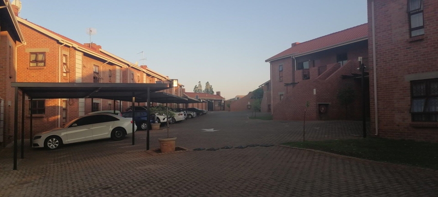 To Let 2 Bedroom Property for Rent in Amorosa Gauteng