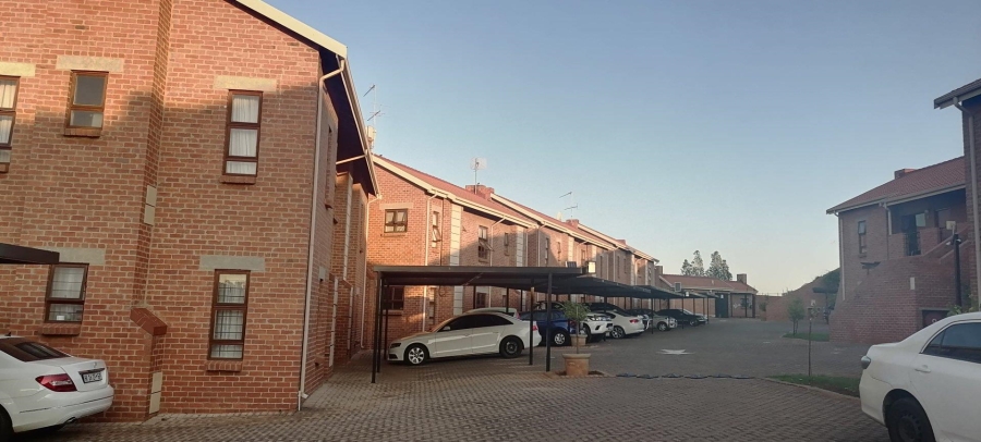 To Let 2 Bedroom Property for Rent in Amorosa Gauteng