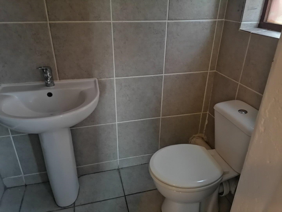 To Let 2 Bedroom Property for Rent in Amorosa Gauteng