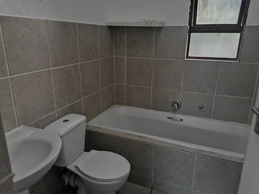 To Let 2 Bedroom Property for Rent in Amorosa Gauteng